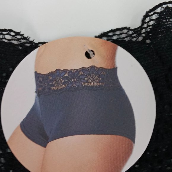 NOBO Other - NOBO BOYS SHORT WHITE/BLACK  BRIEF FOR WOMEN SIZE SMALL